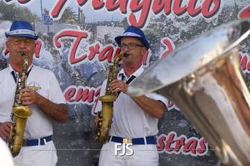 Lomo Magullo abraza la vida con la escultura homenaje a la Traída del Agua/Francisco Javier Santana y TA.